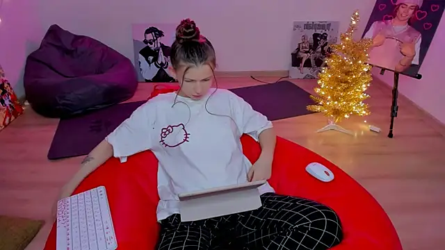 HelloRoxy online show from 12-22-25, 11:24