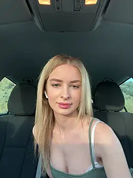 Snapshot of EvieEvans chatting on 01-26-25, 04:30 EvieEvans online show from 01-26-25, 04:30