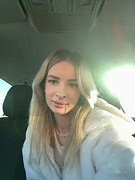 Snapshot of EvieEvans chatting on 02-02-25, 03:49 EvieEvans online show from 02-02-25, 03:49