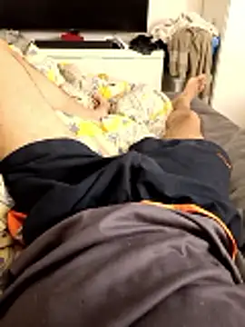 Snapshot of BigY690 chatting on 06-18-26, 02:01 BigY690 online show from 06-18-26, 02:01