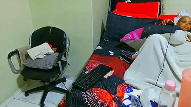 THESHORTQUEEN online show from 12-22-25, 11:13