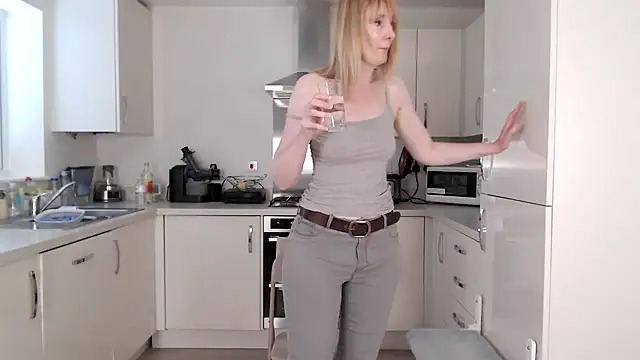 British Goddess Anna online show from 07-04-26, 08:09