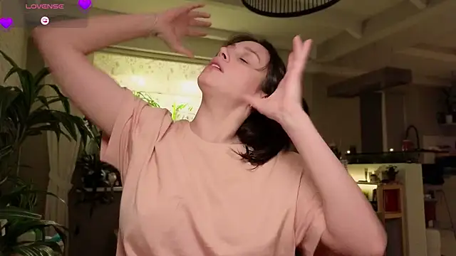 moon deity  online show from 12-12-24, 02:11