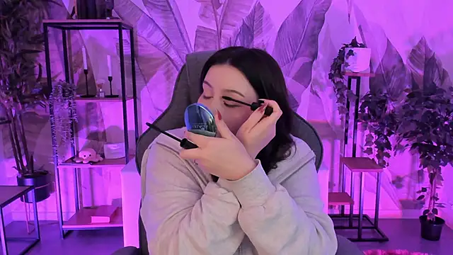 CoralineKeyns online show from 09-19-25, 05:20