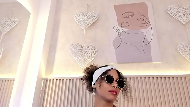 daiana curly online show from 03-22-26, 08:23