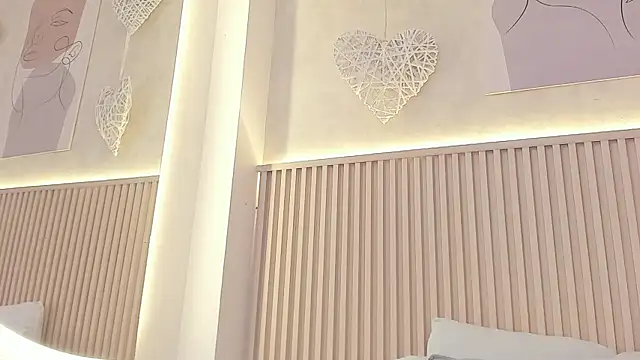 daiana curly online show from 04-20-26, 08:32