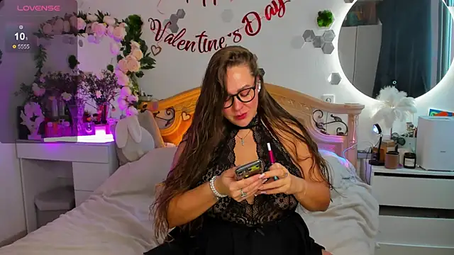 Snapshot of AurorHarris chatting on 02-11-25, 12:48 AurorHarris online show from 02-11-25, 12:48