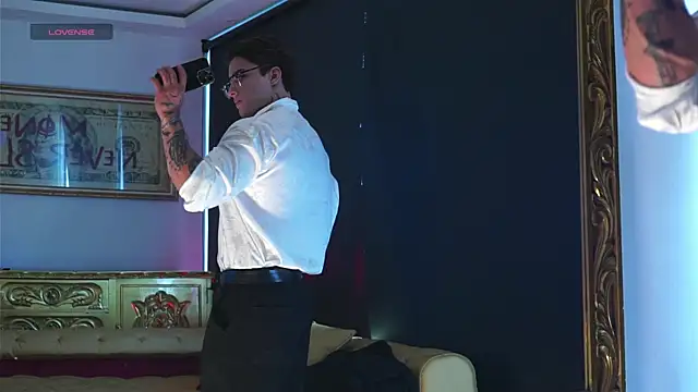 dantecoppolaa  online show from 11-02-25, 08:33