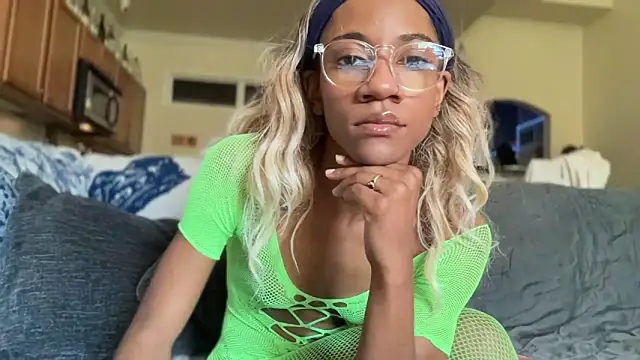 Snapshot of cutiesigh chatting on 10-09-25, 02:26 cutiesigh online show from 10-09-25, 02:26