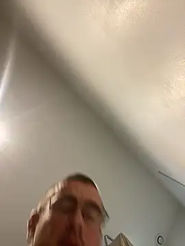 Snapshot of sunsylvain chatting on 10-31-25, 05:14 sunsylvain online show from 10-31-25, 05:14