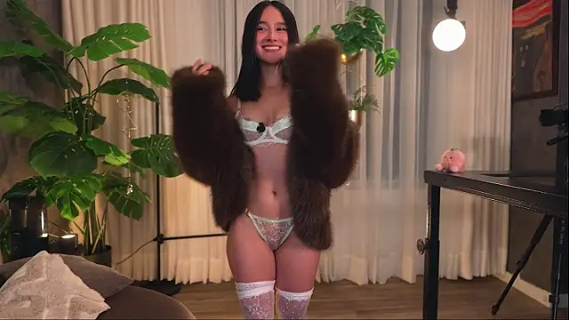 Miss beee online show from 11-26-25, 12:00