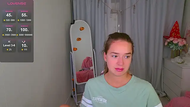 LovelyJessie online show from 10-26-25, 01:50