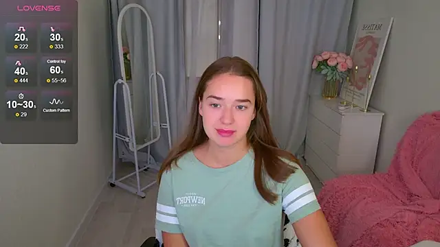 LovelyJessie online show from 11-18-25, 02:43