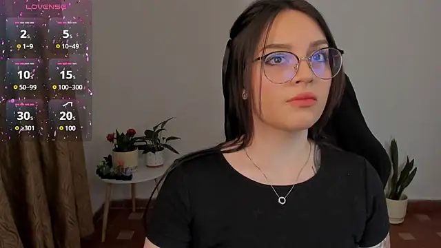 Snapshot of anaveleeez chatting on 12-08-24, 08:20 anaveleeez online show from 12-08-24, 08:20