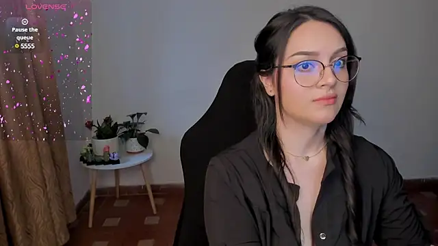 Snapshot of anaveleeez chatting on 12-31-24, 03:09 anaveleeez online show from 12-31-24, 03:09