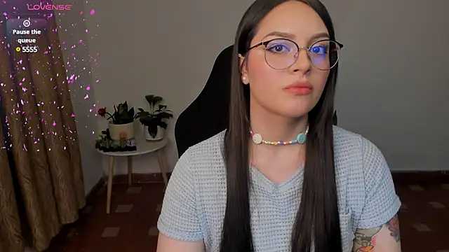 Snapshot of anaveleeez chatting on 01-10-25, 05:26 anaveleeez online show from 01-10-25, 05:26