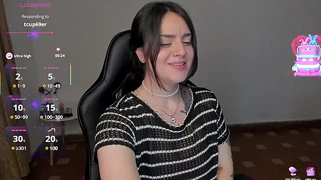 Snapshot of anaveleeez chatting on 02-06-25, 10:15 anaveleeez online show from 02-06-25, 10:15