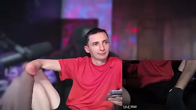 Snapshot of XxEnderxX chatting on 02-13-26, 02:51 XxEnderxX online show from 02-13-26, 02:51