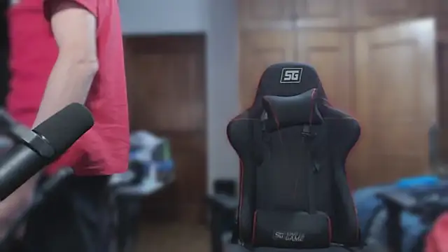 Snapshot of XxEnderxX chatting on 02-14-26, 05:26 XxEnderxX online show from 02-14-26, 05:26