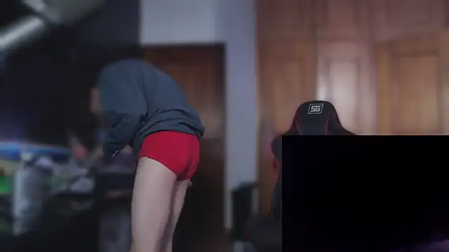 Snapshot of XxEnderxX chatting on 02-14-26, 09:11 XxEnderxX online show from 02-14-26, 09:11