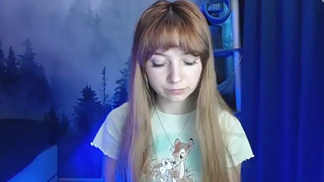 Snapshot of LuciaYoung chatting on 01-05-25, 06:35 LuciaYoung online show from 01-05-25, 06:35