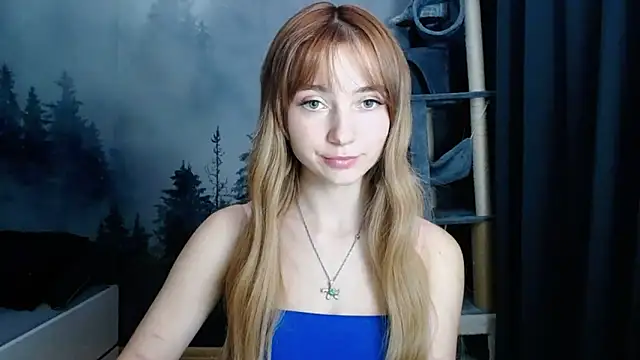 Snapshot of LuciaYoung chatting on 01-06-25, 10:15 LuciaYoung online show from 01-06-25, 10:15