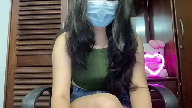 Snapshot of Princess_Lily chatting on 10-15-25, 02:06 Princess Lily online show from 10-15-25, 02:06