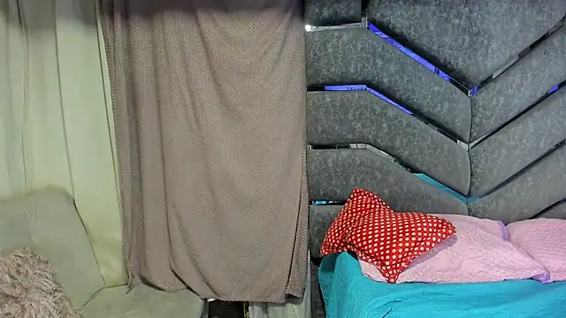 Latinos couples online show from 01-14-25, 06:45