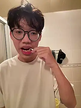 Snapshot of hihi0169 chatting on 12-15-24, 02:16 hihi0169 online show from 12-15-24, 02:16