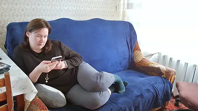 Snapshot of franceska_blue chatting on 04-26-26, 01:20 franceska blue online show from 04-26-26, 01:20
