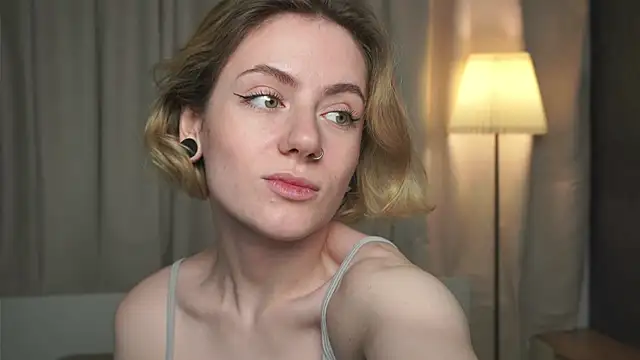 Snapshot of PixieMeow_ chatting on 03-16-25, 05:17 PixieMeow online show from 03-16-25, 05:17
