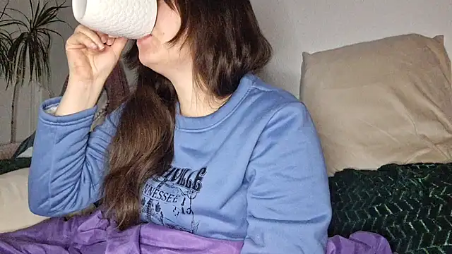 Cyndee Winter online show from 11-06-25, 08:54