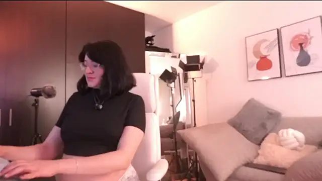 Anah s online show from 12-17-25, 10:27