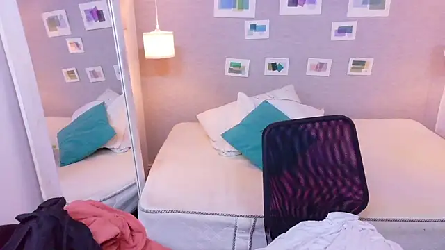 kiara evanss online show from 12-13-25, 08:04