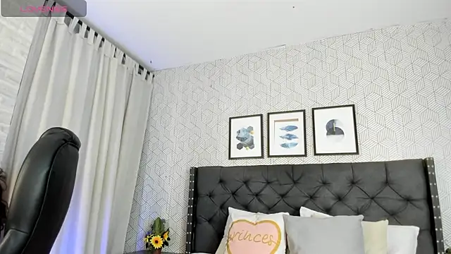 emma  smith1 online show from 02-19-25, 12:22