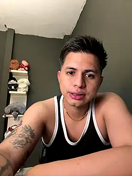 Snapshot of Niicky1_ chatting on 10-28-25, 04:27 Niicky1  online show from 10-28-25, 04:27