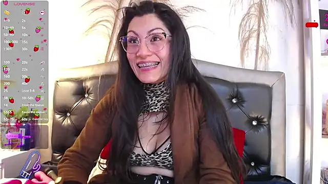 Snapshot of Rapunzeell_ chatting on 02-24-25, 01:53 Rapunzeell online show from 02-24-25, 01:53