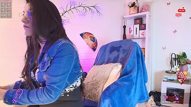 Snapshot of Rapunzeell_ chatting on 09-16-25, 01:23 Rapunzeell online show from 09-16-25, 01:23