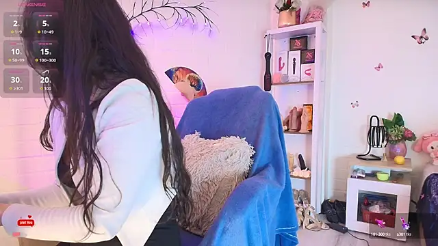 Snapshot of Rapunzeell_ chatting on 09-24-25, 01:25 Rapunzeell online show from 09-24-25, 01:25