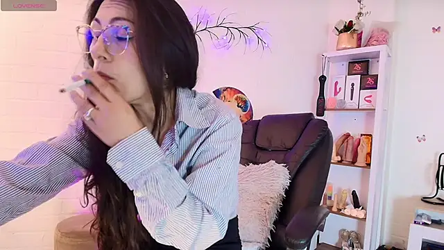 Snapshot of Rapunzeell_ chatting on 09-26-25, 01:37 Rapunzeell online show from 09-26-25, 01:37