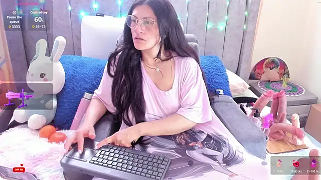 Snapshot of Rapunzeell_ chatting on 11-25-25, 01:11 Rapunzeell online show from 11-25-25, 01:11