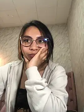 XSmaggiiee online show from 12-18-24, 08:42