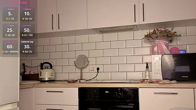 PrettyLilie online show from 03-06-26, 04:25