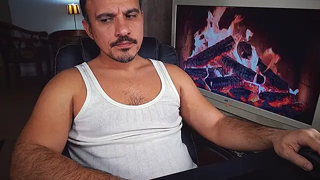 Snapshot of officeman7 chatting on 01-08-25, 05:05 officeman7 online show from 01-08-25, 05:05