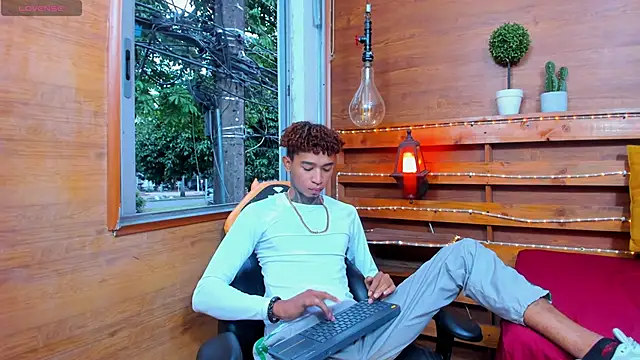 sexy blacks  online show from 03-10-25, 11:32