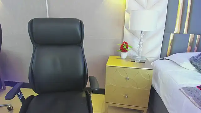 ChloeHarper  online show from 02-11-26, 11:37