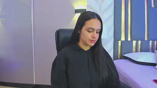 ChloeHarper  online show from 05-09-26, 11:48