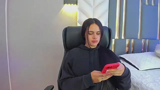 ChloeHarper  online show from 05-26-26, 11:39