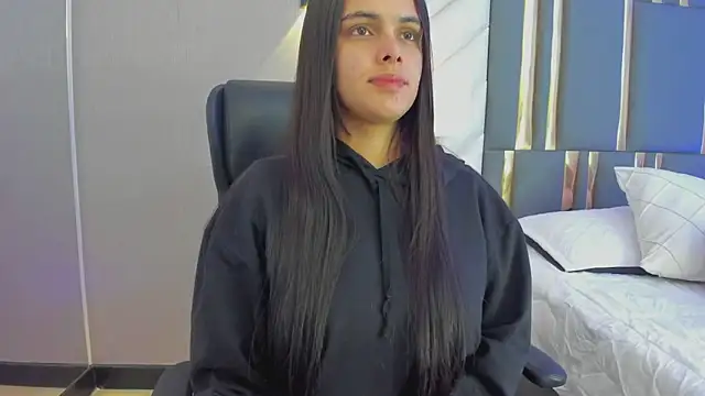 ChloeHarper  online show from 05-27-26, 11:51