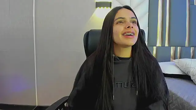 ChloeHarper  online show from 06-13-26, 11:52
